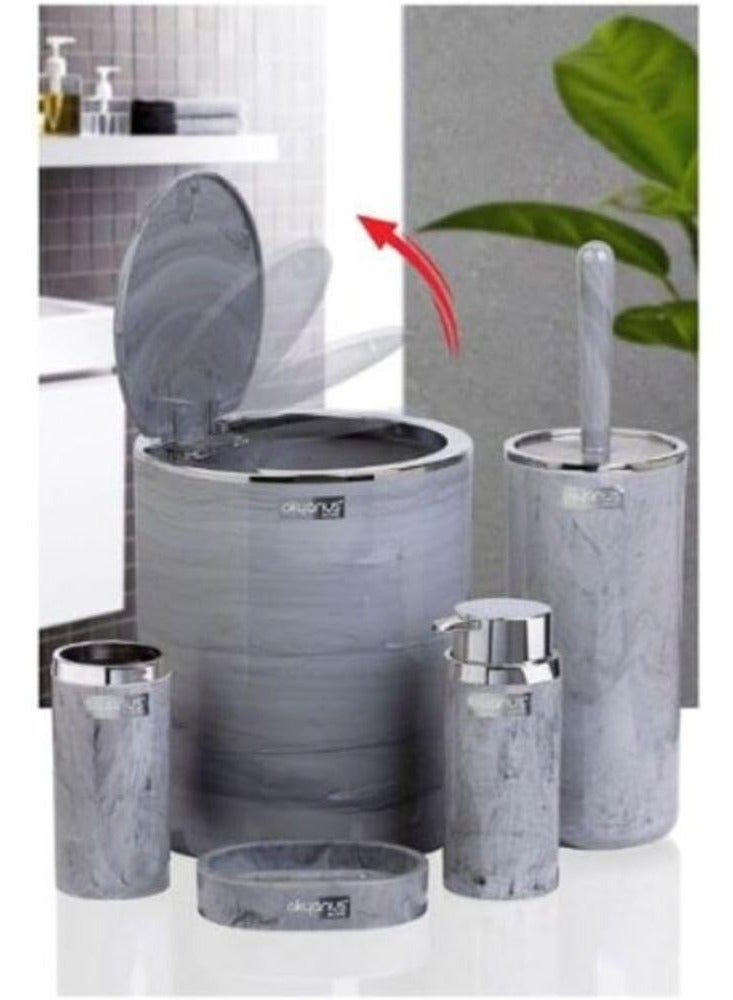 اوكانيوس  طقم حمام أوكايانوس بإطار فضي، سلة سعة 5 لترات، موزع صابون، حامل صابون، فرشاة مرحاض، حامل فرشاة أسنان ومعجون أسنان، بنقشة رخامية رمادية - Image 4